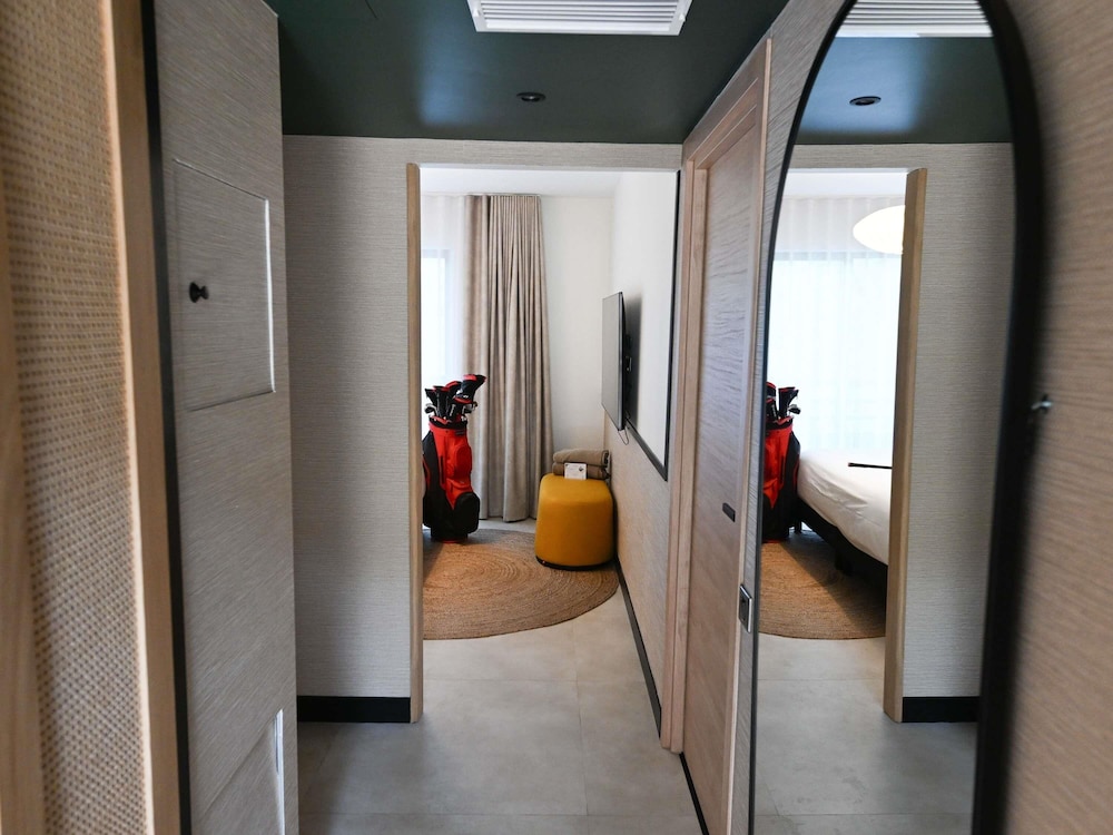 Standard Room, Multiple Beds - Photo 6