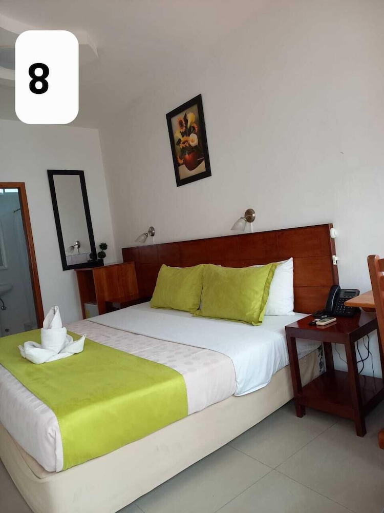 Economy Single Room, Ensuite photo 1