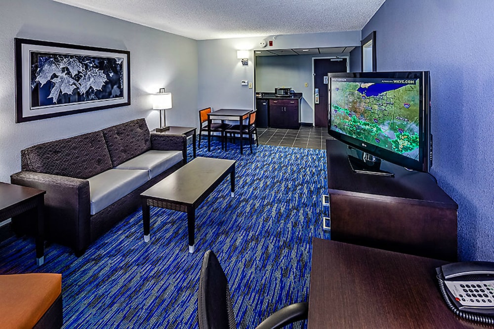 Suite, 2 Queen Beds (Additional Living Area)