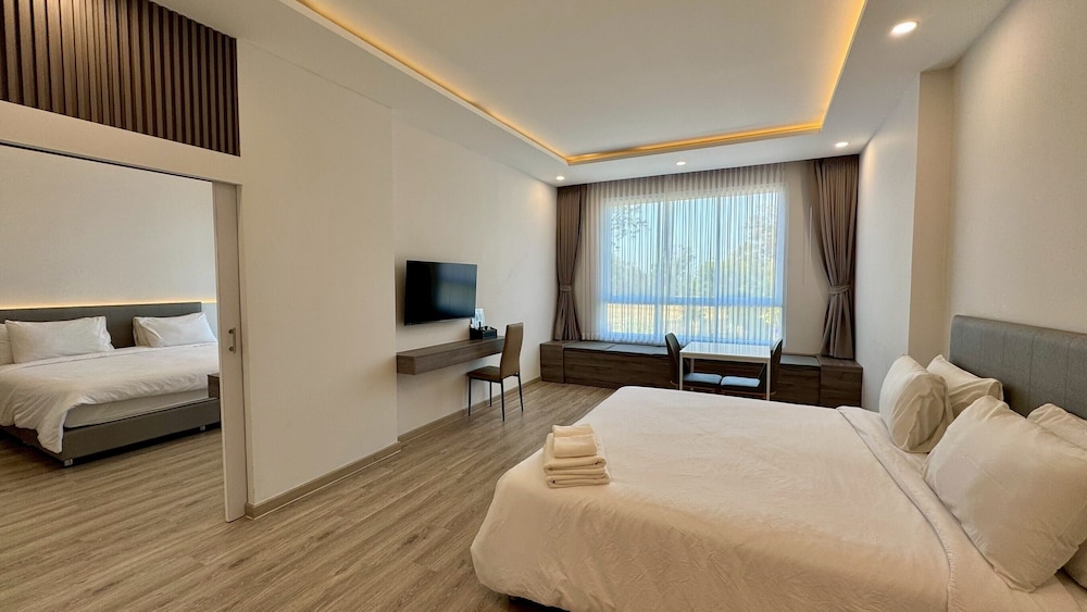 Family Room, 2 Bedrooms, Park View photo 2