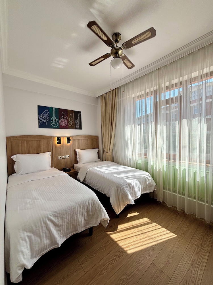 Standard Twin Room, 2 Twin Beds, City View