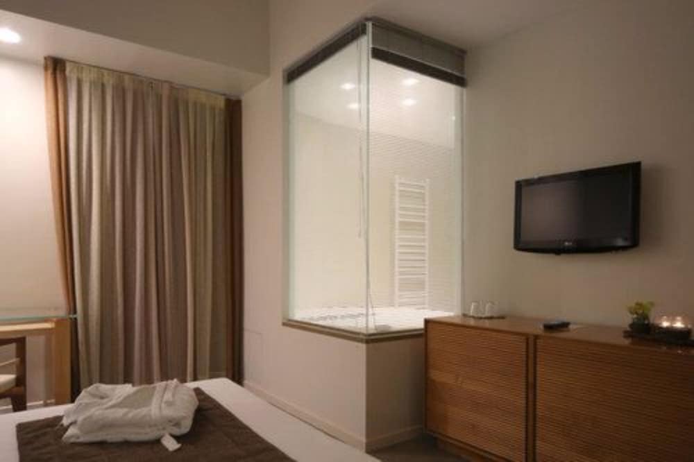 Exclusive Suite, Hot Tub - Photo 2
