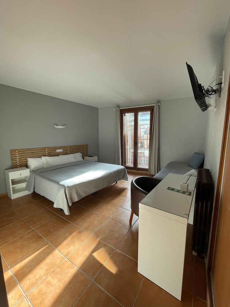 Standard Double Room, 1 Queen Bed - Photo 12