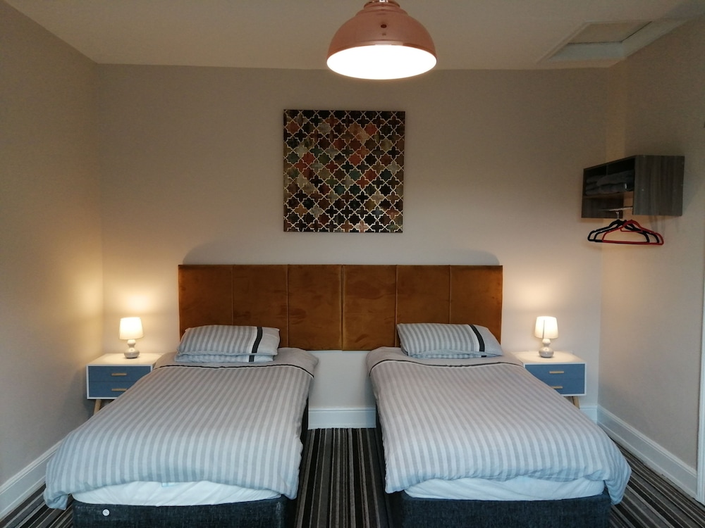 Triple Room With Adjoining Private Bathroom photo 1