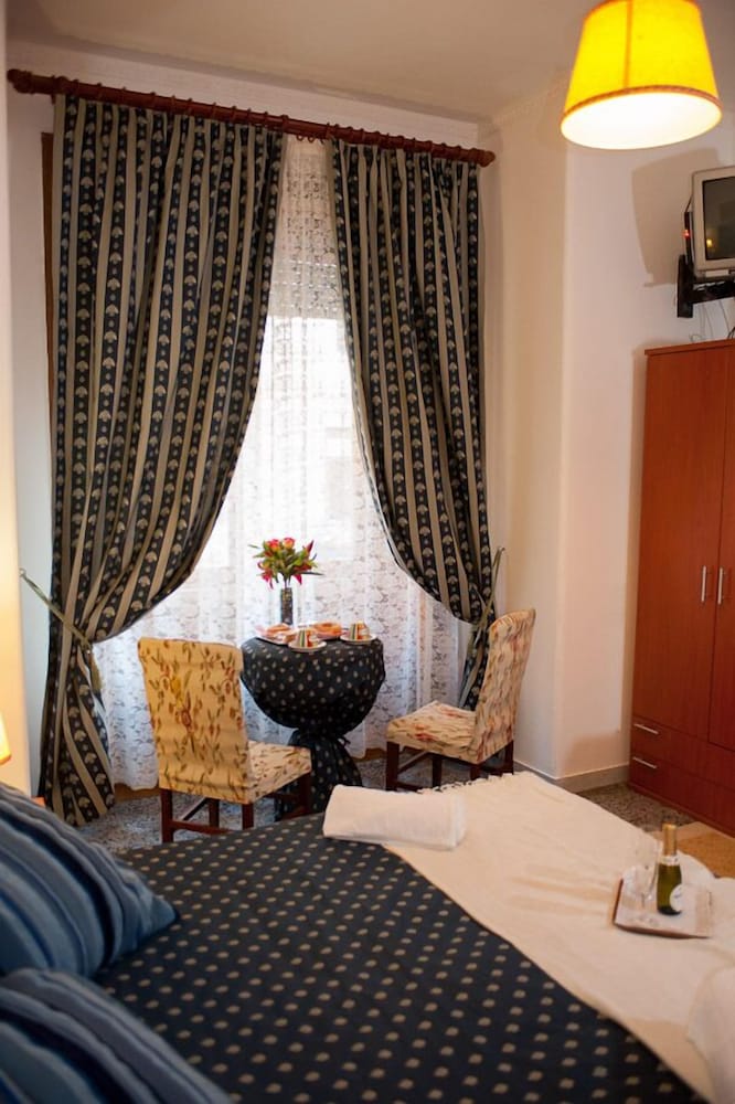Standard Triple Room, Kitchenette