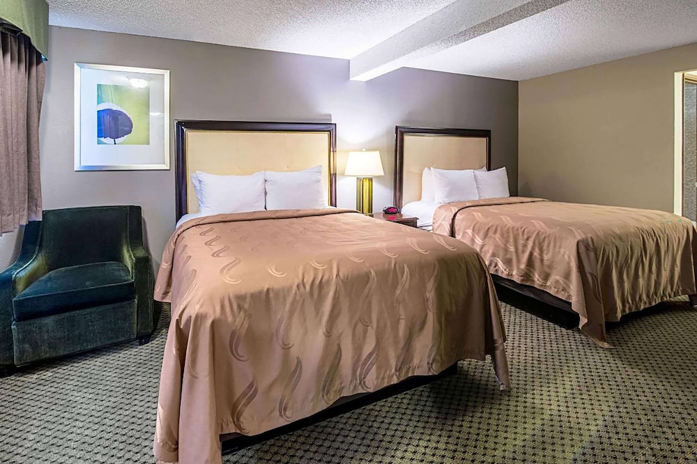 Deluxe Suite, 1 Queen Bed, Non Smoking photo 1