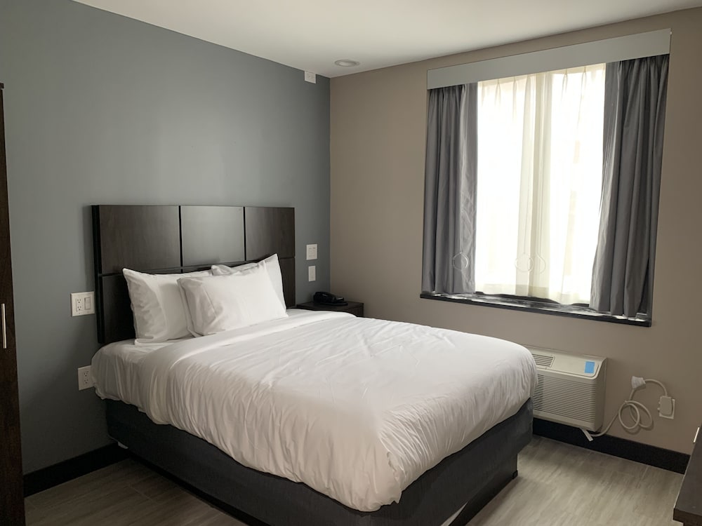 Standard Room, 1 Queen Bed, Accessible, Non Smoking (Non Smoking Queen - ADA)