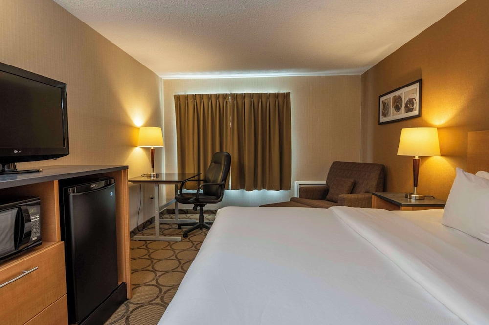 Standard Room, 1 Queen Bed, Non Smoking - Photo 1