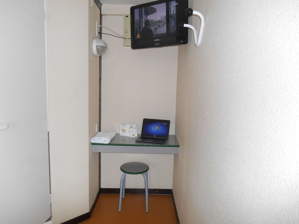 Standard Room, 3 Twin Beds - Photo 7