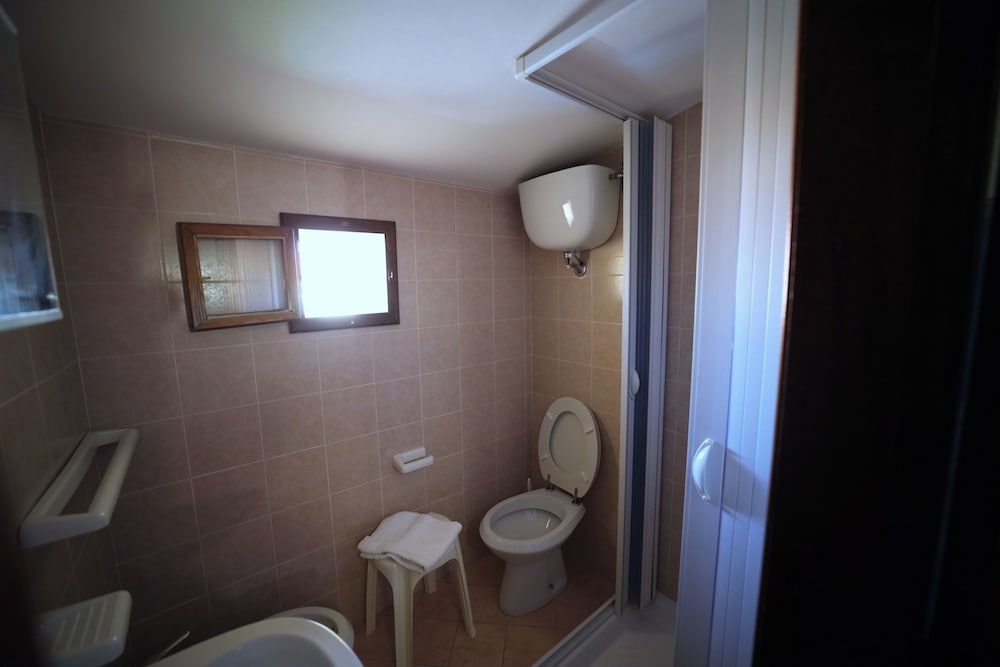 Basic Double Room Single Use photo 2