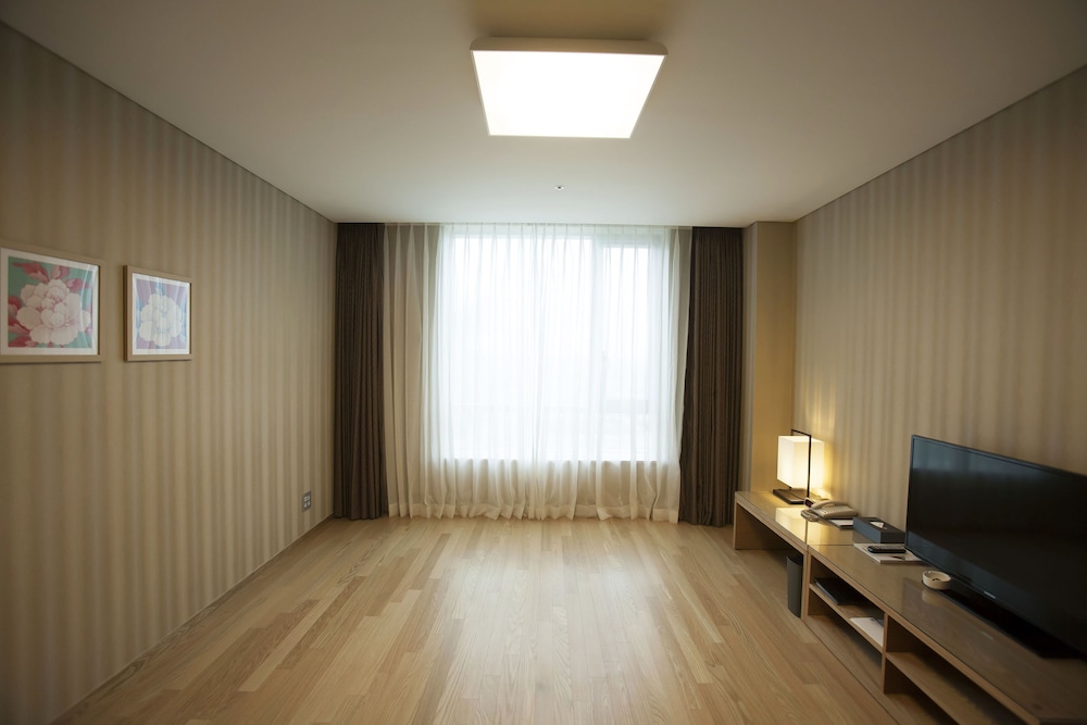 Traditional Room, Multiple Beds, Non Smoking (2 Japanese futons) photo 3