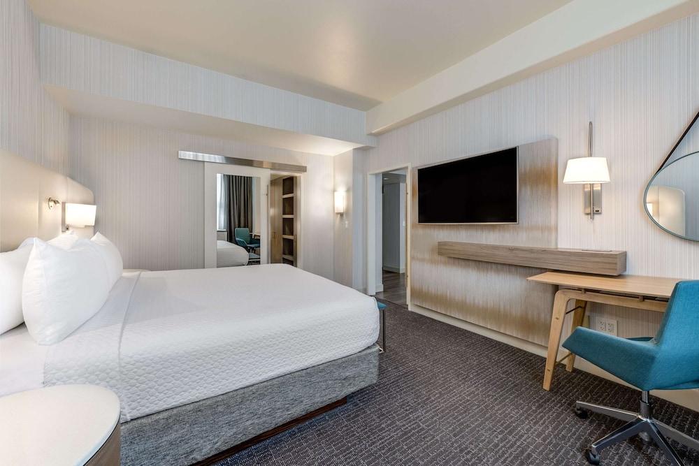Superior Suite, 1 King Bed (One Bedroom Oakhurst Suite King) - Photo 4