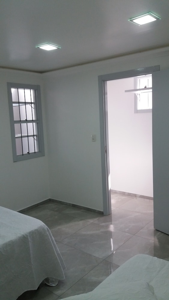 House, 2 Bedrooms photo 2
