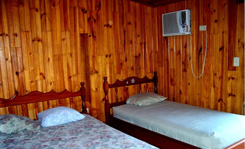 Triple Room, Multiple Beds photo 3