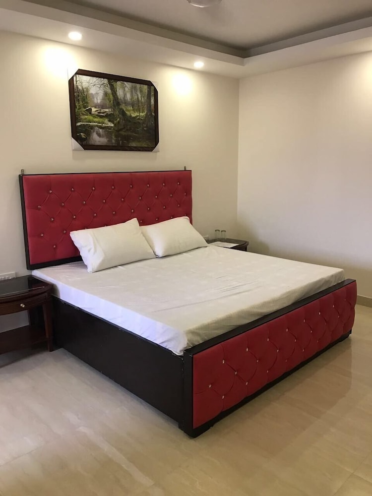 Deluxe Double Room, 1 Twin Bed, Smoking, City View