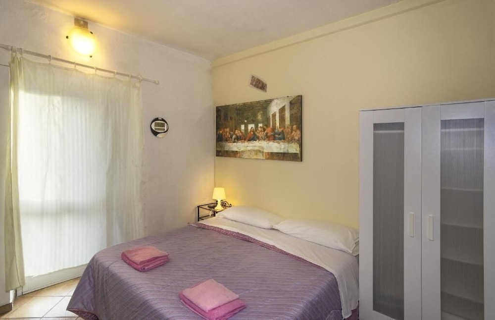 Basic Double Room, Private Bathroom (Camera 04)