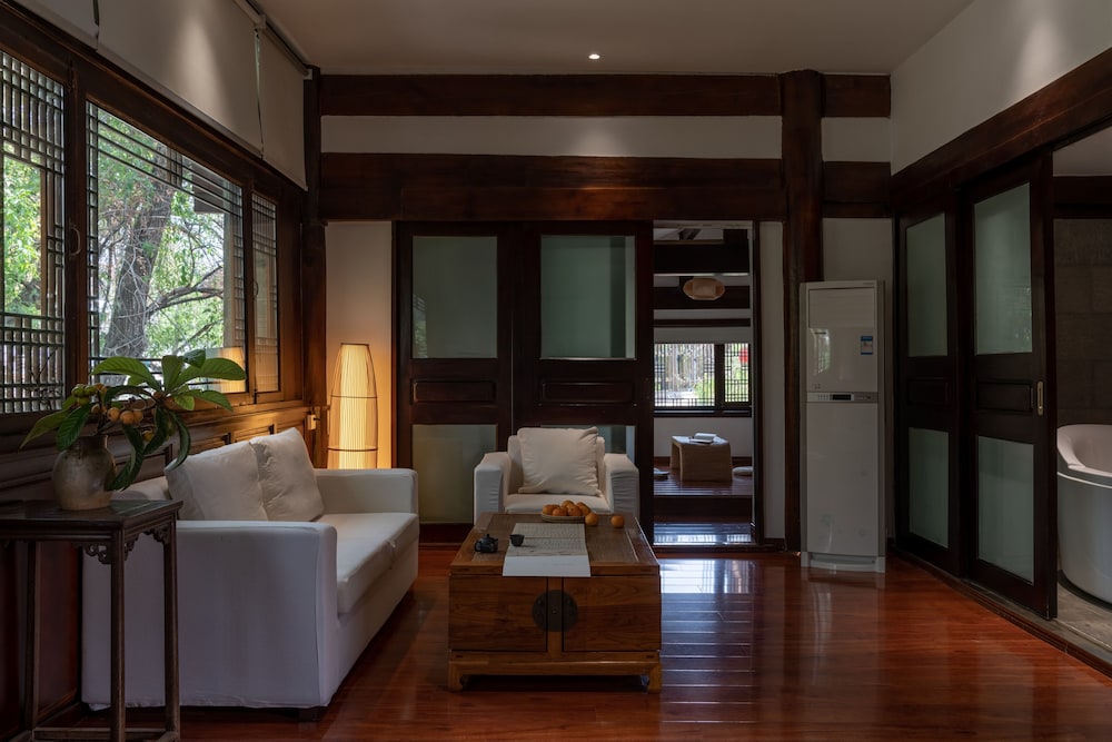 Riverview Suite Family Room photo 2