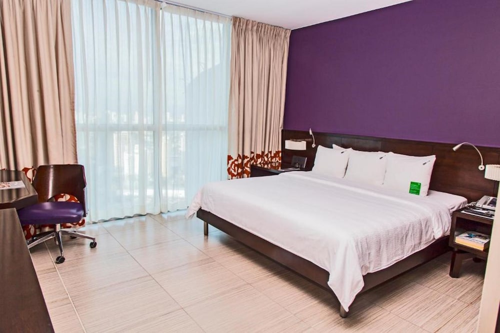 Deluxe Room, 1 King Bed, City View - Photo 1