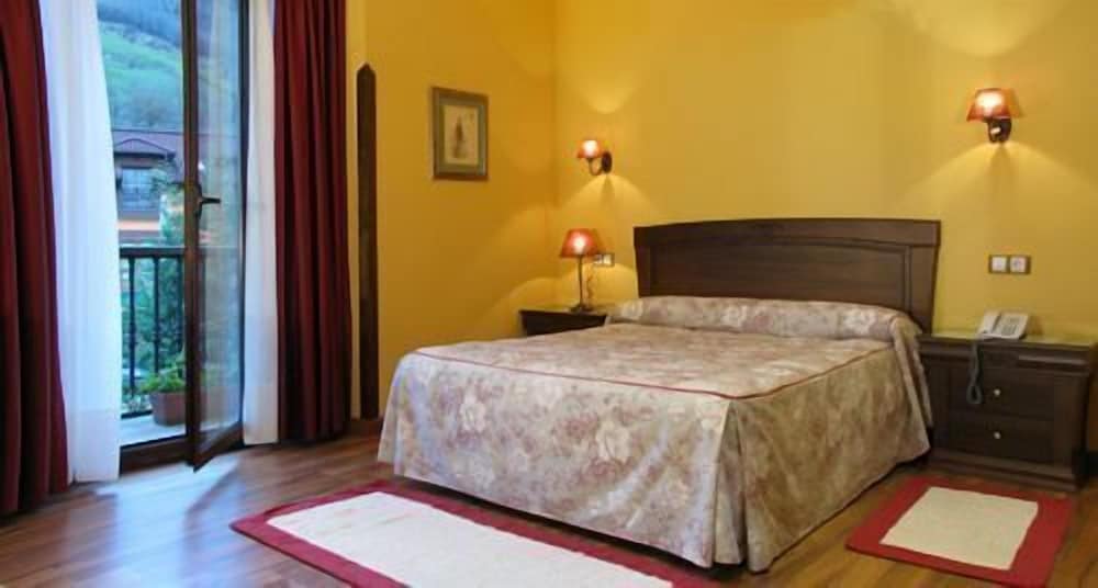 Basic Twin Room, Mountain View photo 3