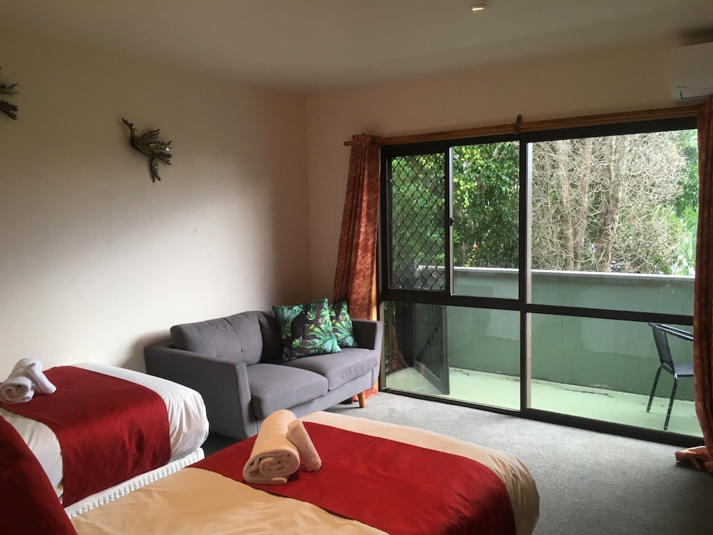 Family Apartment, 2 Bedrooms, Garden View photo 2