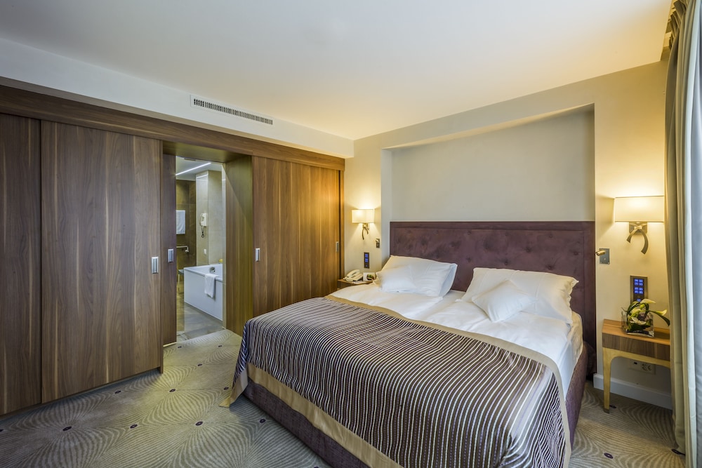Suite, Corner (City) photo 1