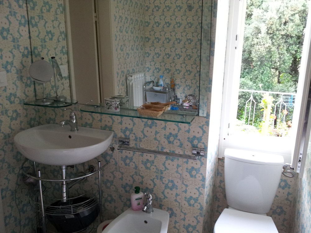 Traditional Double Room, Shared Bathroom photo 2