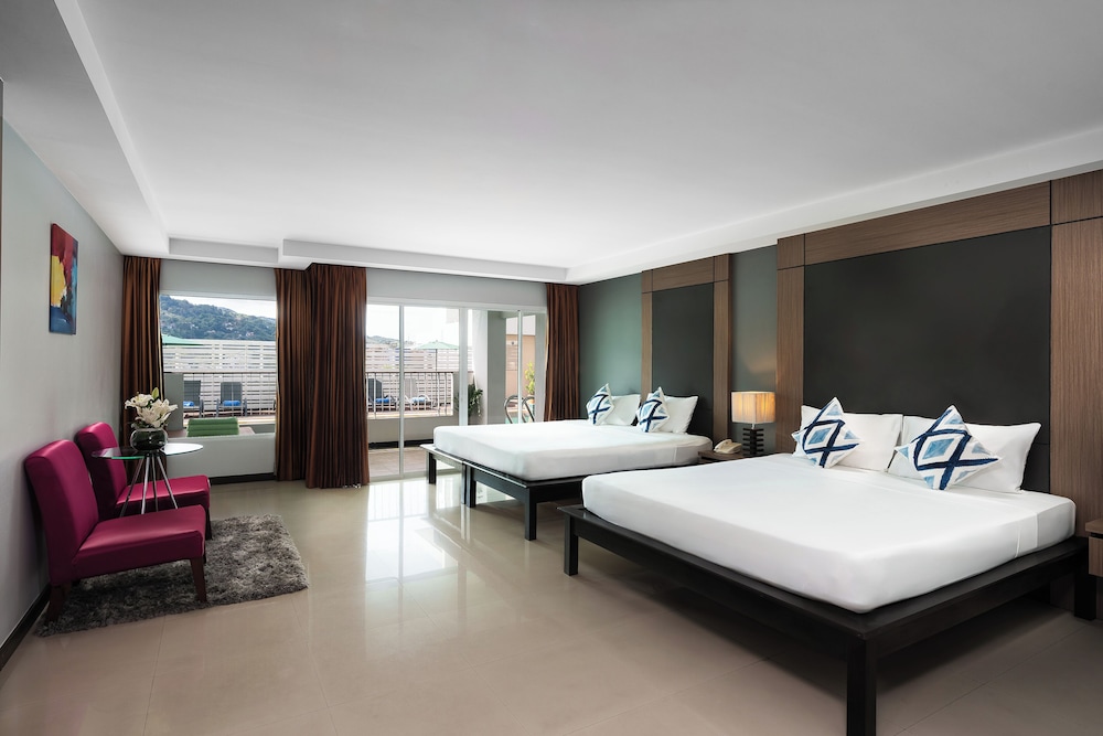 Family Quadruple Room, Pool Access photo 2