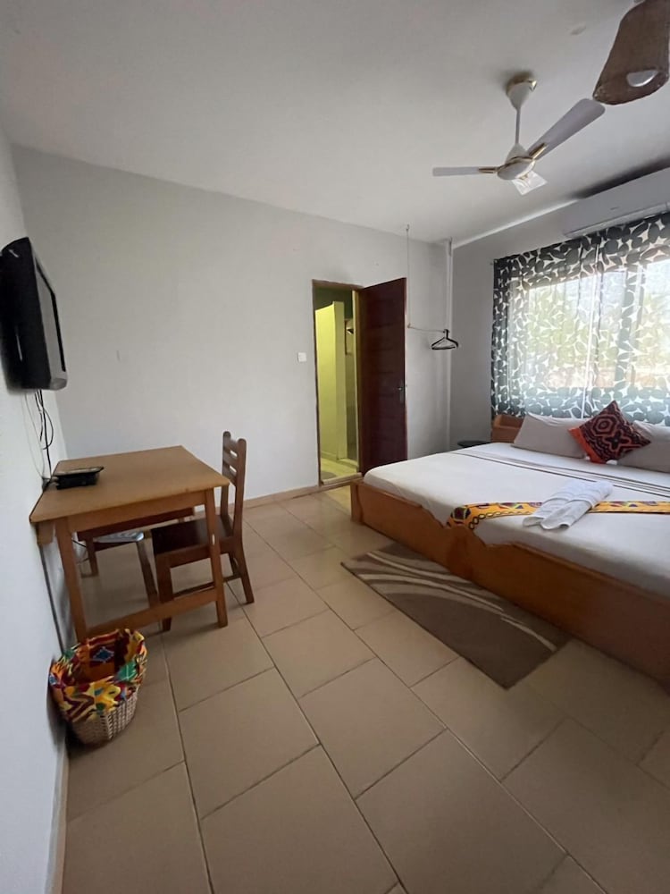 Standard Suite, Multiple Beds, Sea View photo 3