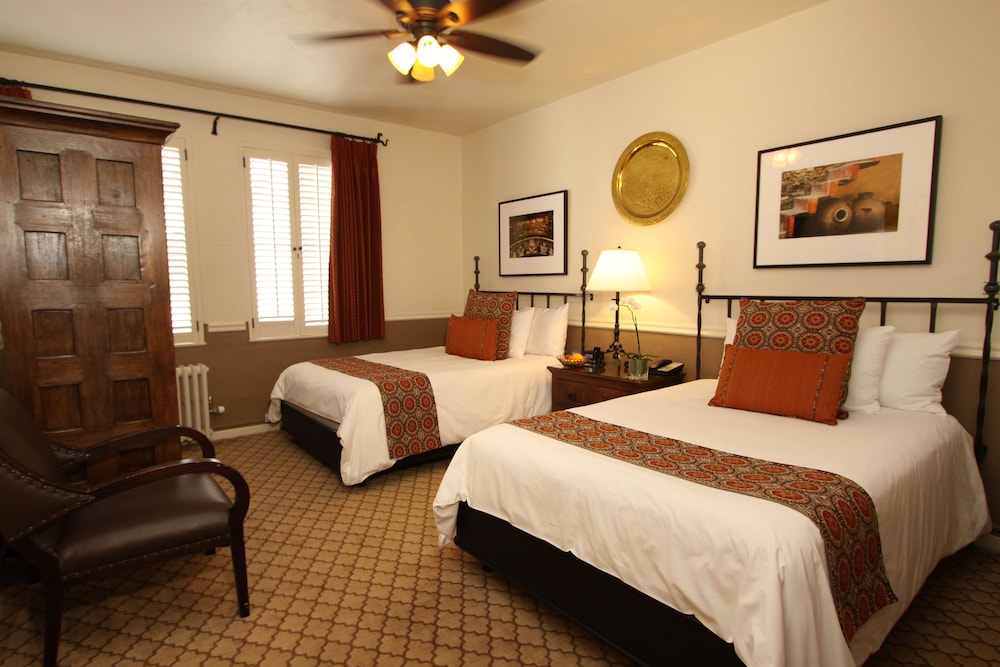 Standard Room, 2 Double Beds photo 3