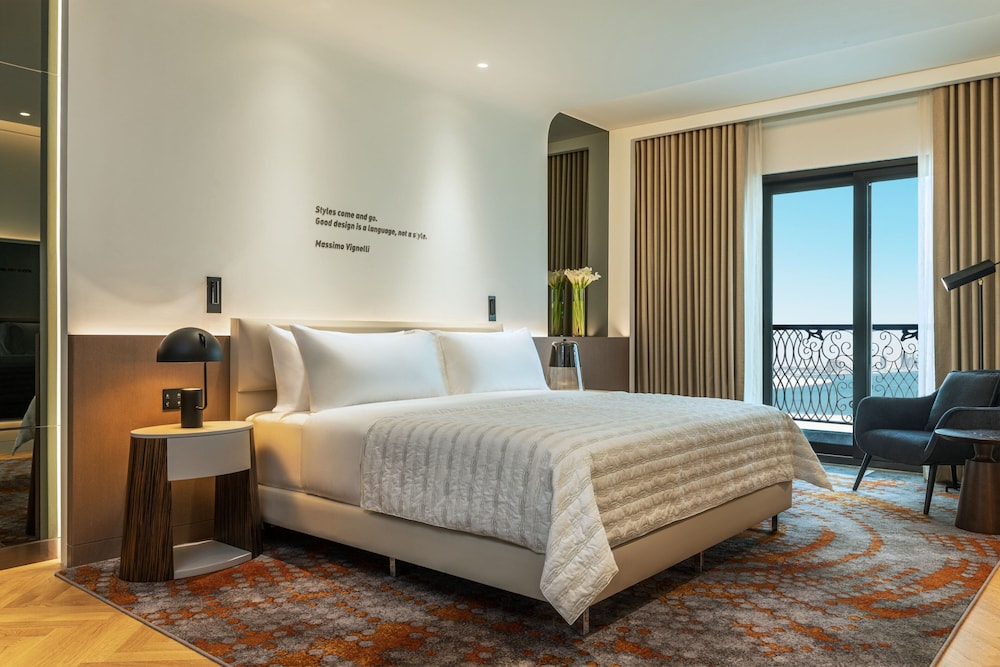 Suite, 1 Bedroom - Photo 1