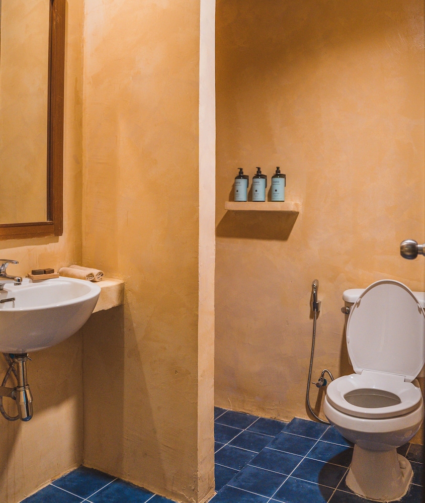 Deluxe Room, 2 Twin Beds, Pool Access - Photo 11