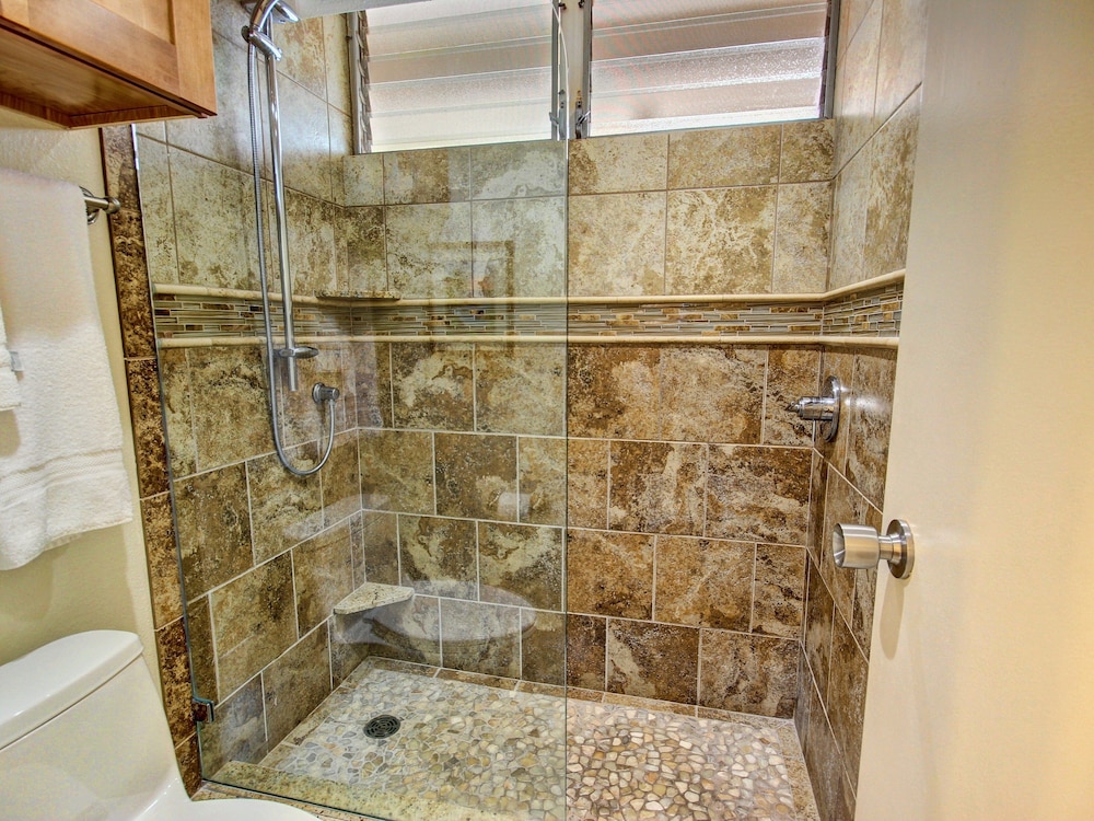 Superior Condo, 1 Bedroom, Ocean View, Poolside (Unit 615) photo 3