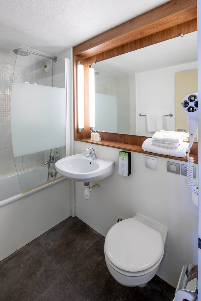 Standard Twin Room - Photo 2