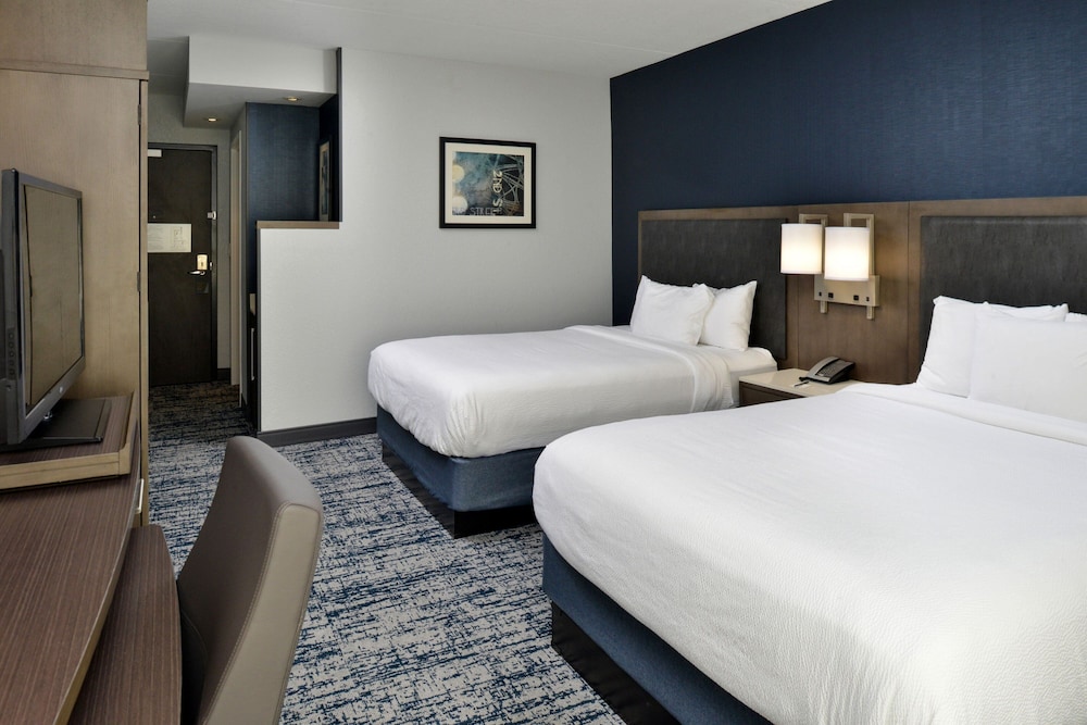 Room, 2 Queen Beds photo 3