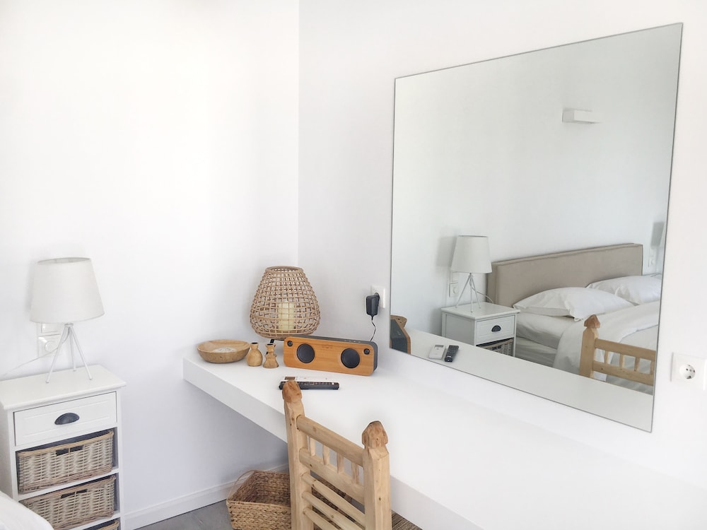 X_ecutive Suite with Sea View and Private Pool