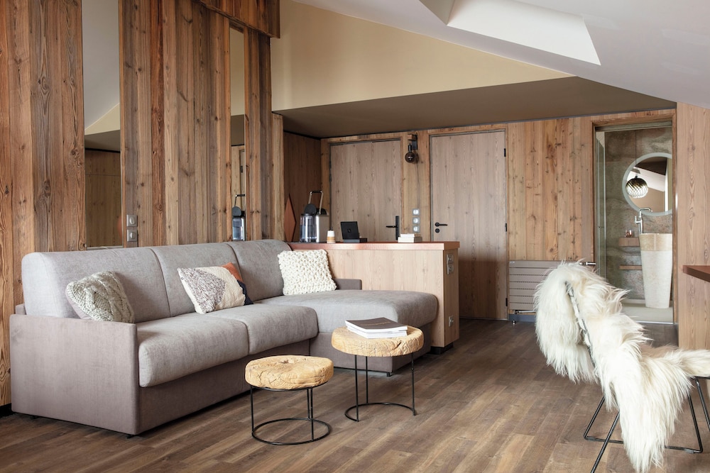 Suite, 1 King Bed with Sofa bed, Mountain View
