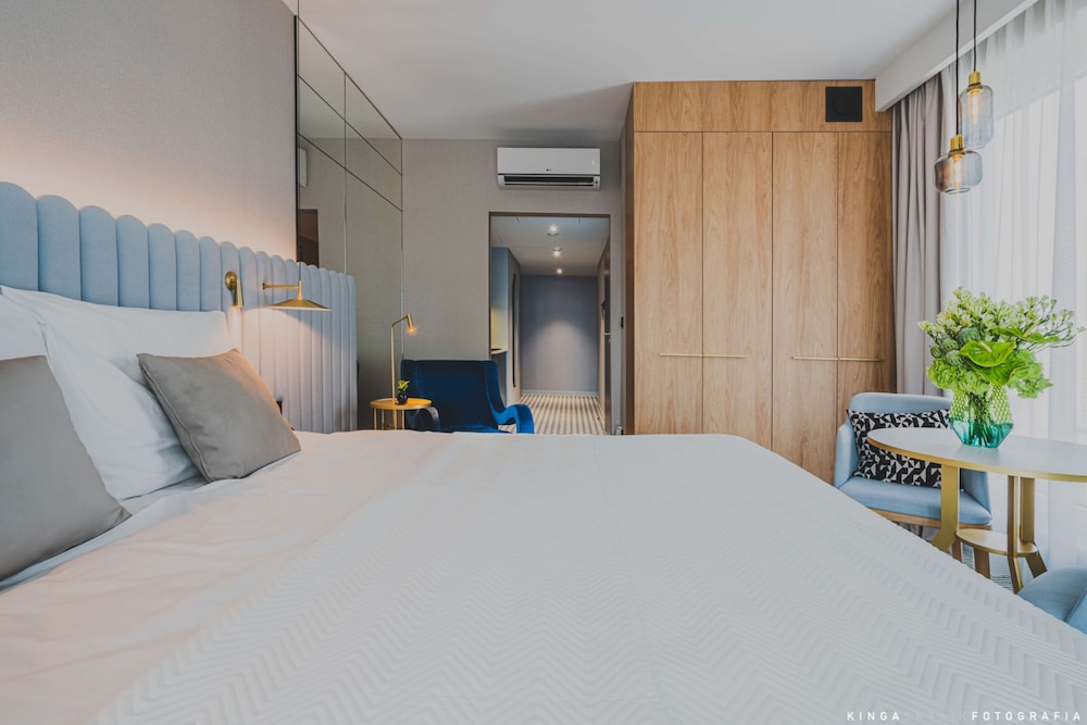 Standard Room, 1 King Bed, Balcony - Photo 4