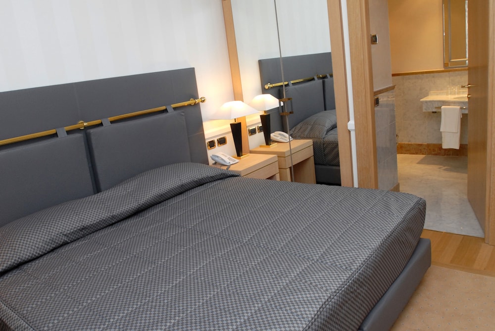 Superior King Room - Photo 1