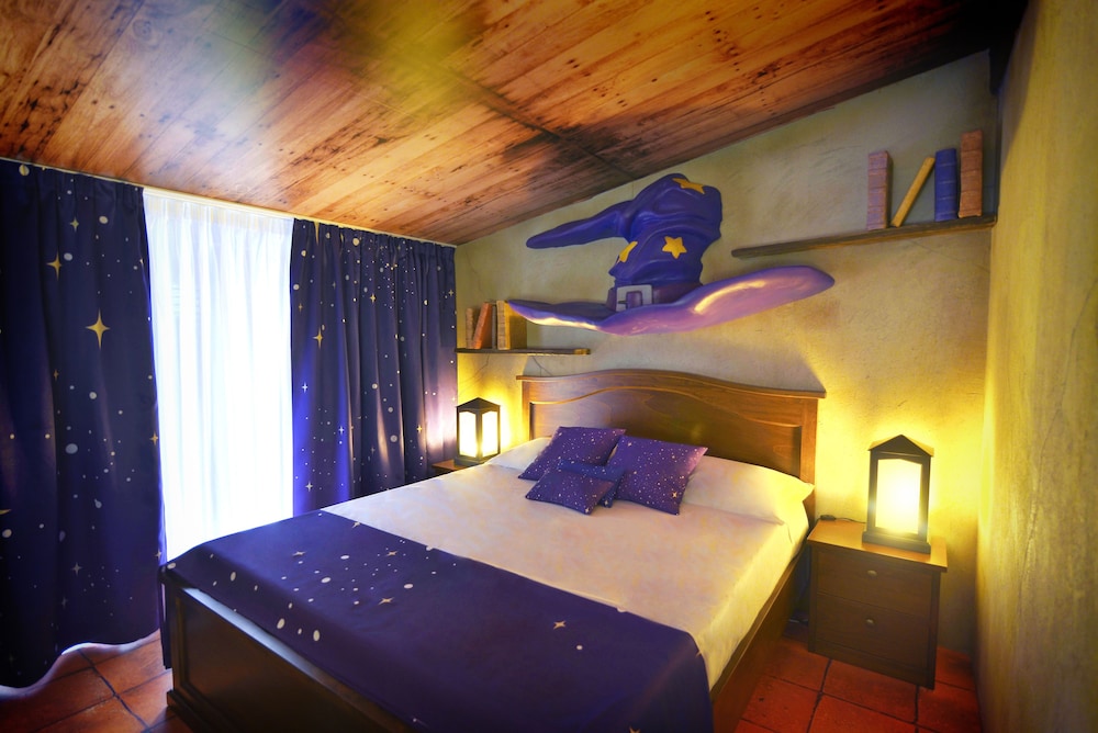 Room (Wizard House Room) - Photo 4
