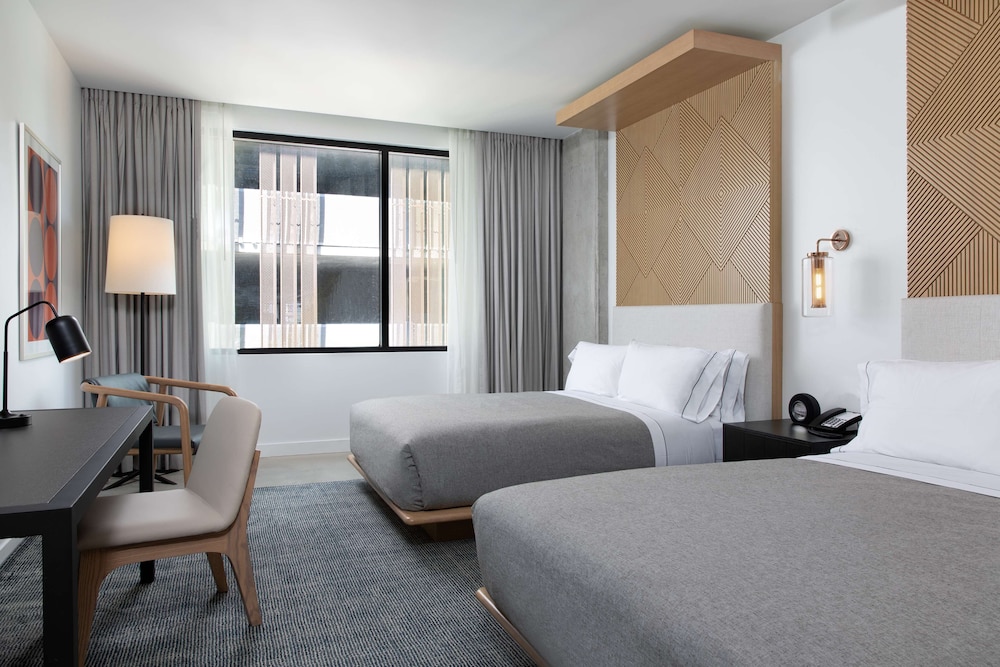 Room, 2 Queen Beds, Accessible, Bathtub - Photo 1