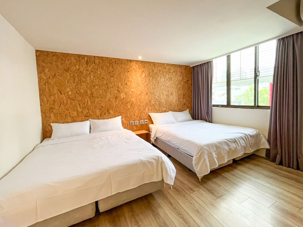 Four-Person Suite photo 2
