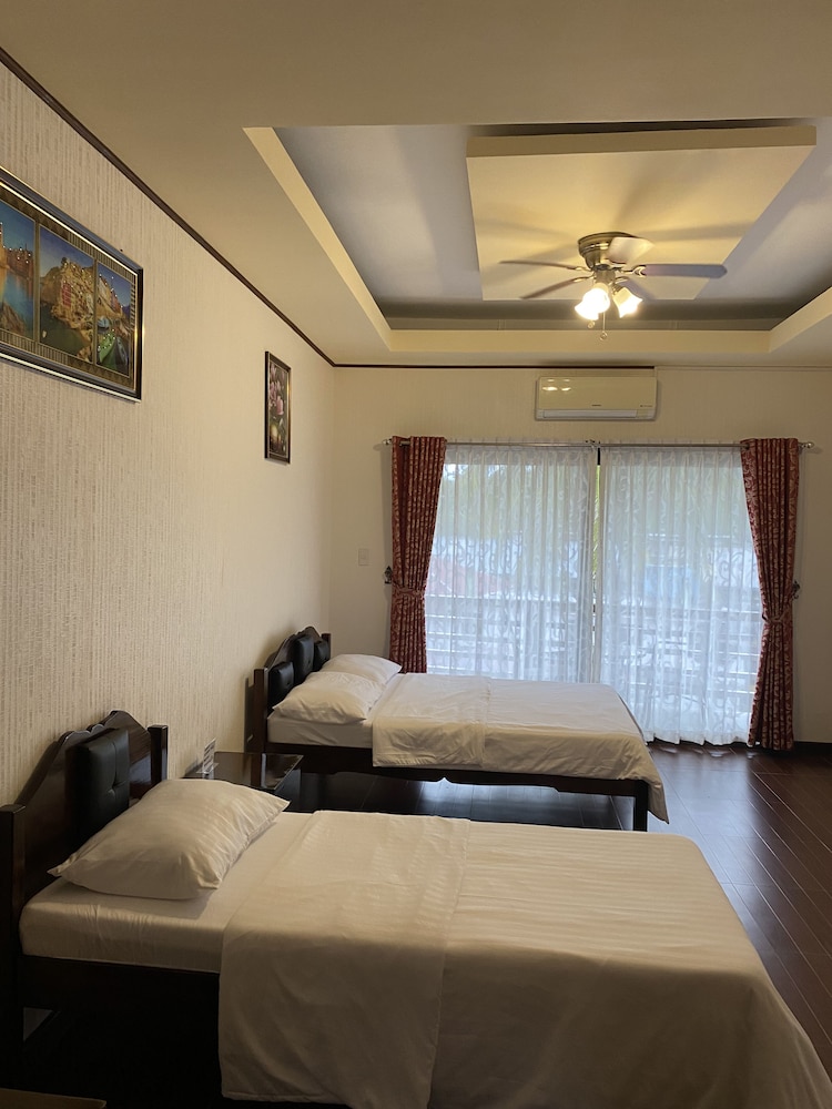 Standard Double or Twin Room, Mountain View photo 2