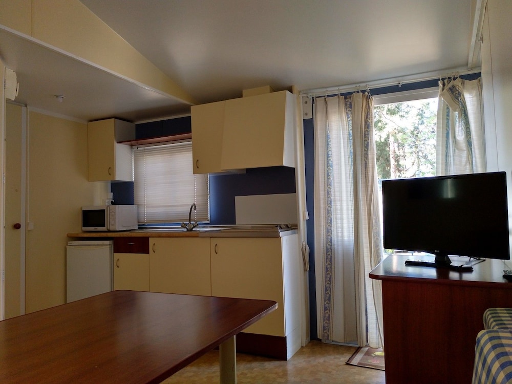 Basic Mobile Home, 2 Bedrooms photo 3