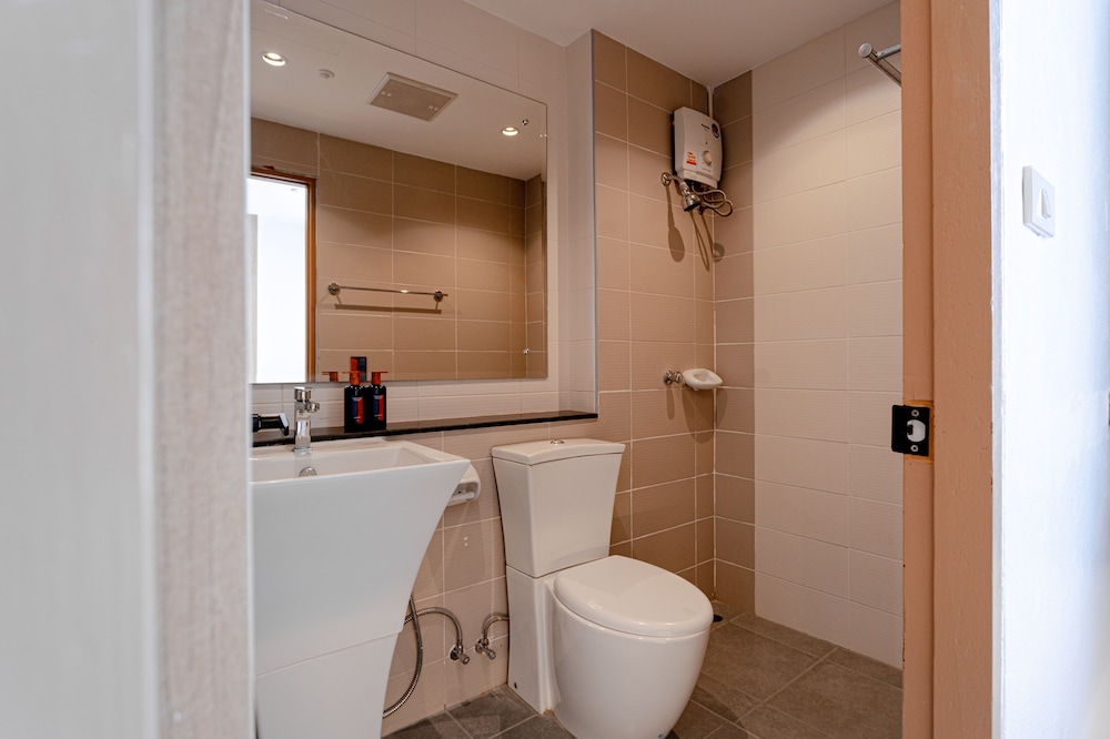 One Bedroom Suite - Photo 5