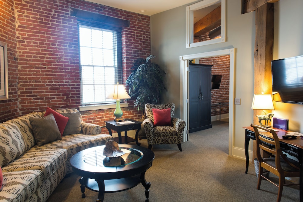 Presidential Suite, 1 King Bed with Sofa bed, Jetted Tub photo 3