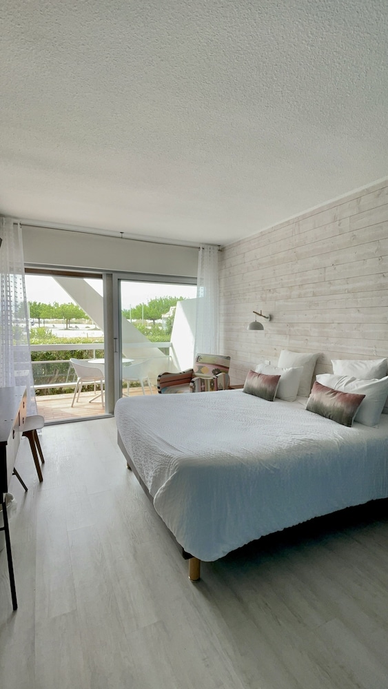 Superior Double or Twin Room, Terrace, Garden View photo 3