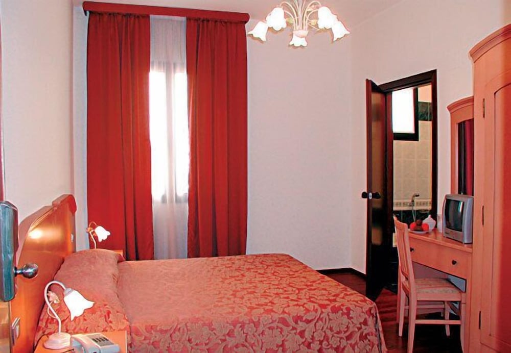 Double Room Single Use - Photo 1
