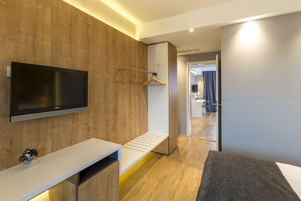 Deluxe Suite - Photo 2