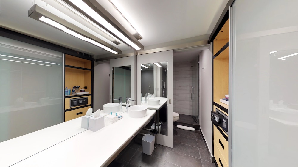Suite, Multiple Beds, City View photo 2