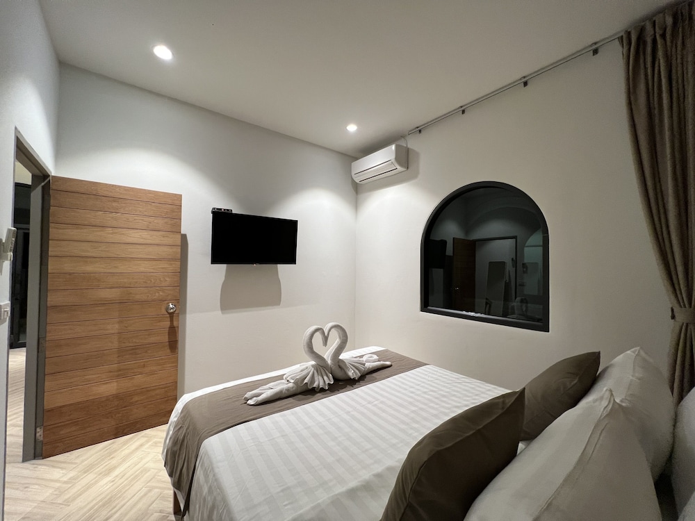 2 Bedroom Seaview Deluxe photo 3